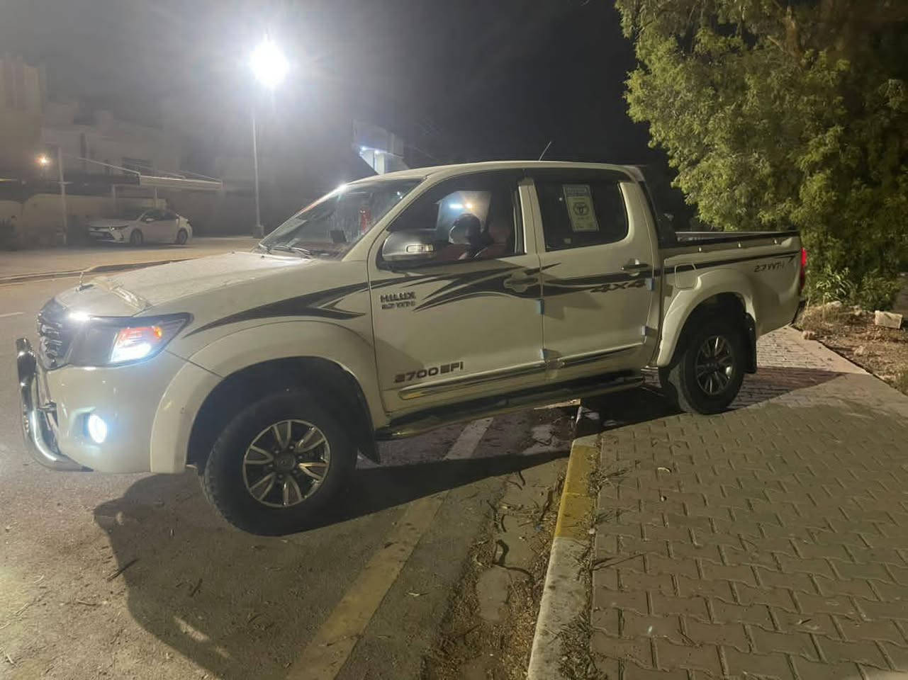 السلام عليكم بيكم فورويل موديل ٢٠١٤ كير اتو ماتيك ماشيه ١٨٠ سياره مكفوله كفاله عامه عده اقل شبر بارد رقم واسط تحويل ثاني يوم وسياره مكفوله شرط تفحص وتاخذ وبلعافيه عله يأخذه سياره جديده مكان سياره واسط قضاء الصويره. *********** هاذه رقم صاحب سياره
