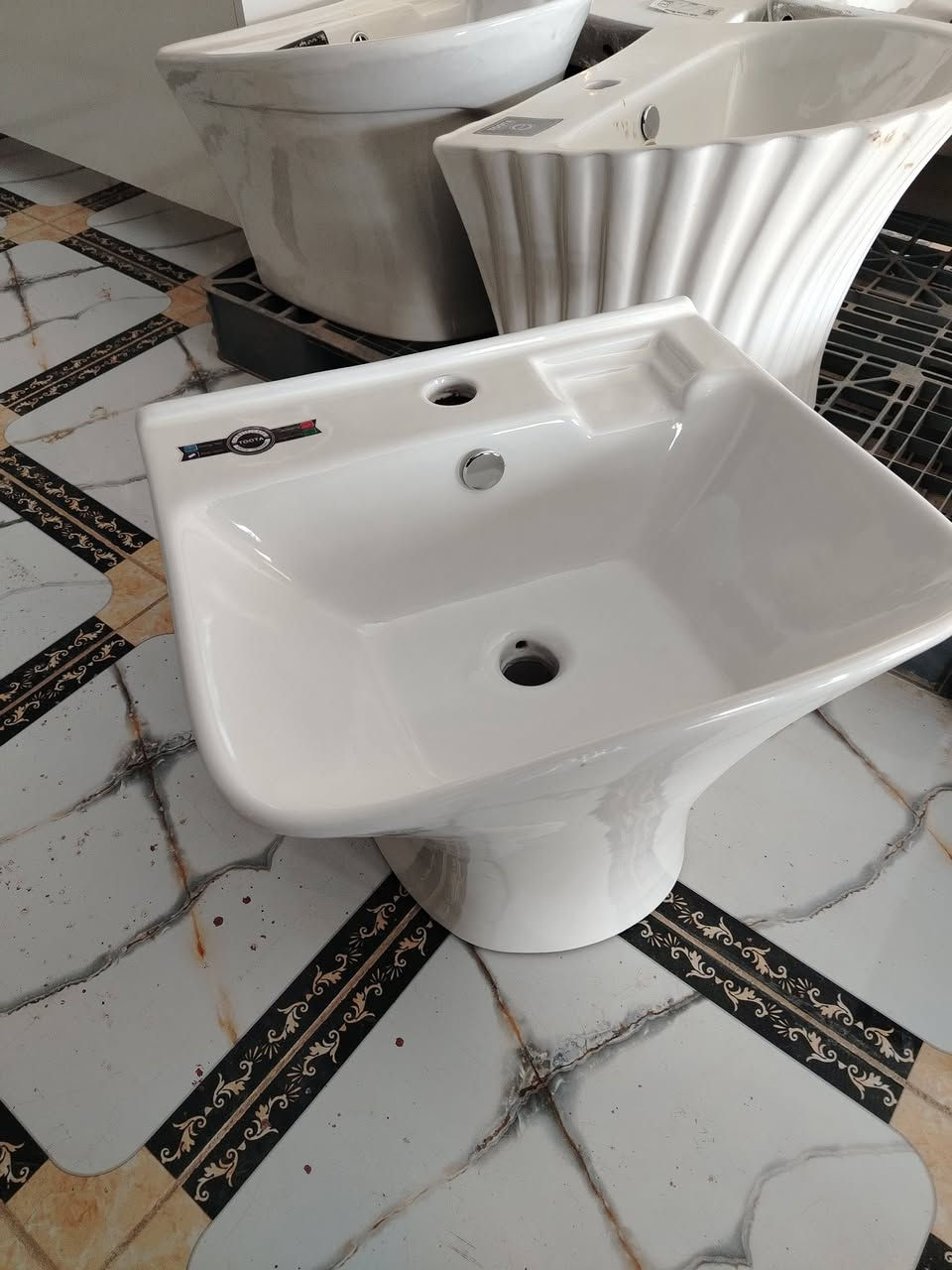 تم وصول مغاسل ايراني وباسعار جمله مفرد مناسبه جدا
📍عنوان المجمع 📍واسط _الكوت _حي الحكيم _شارع العماره الرئيسي مجاور حسينيه ابا الاحرار  

‏‪***********‬‏📲مقتدى الاماره
‪***********‬‏ حسين علي
