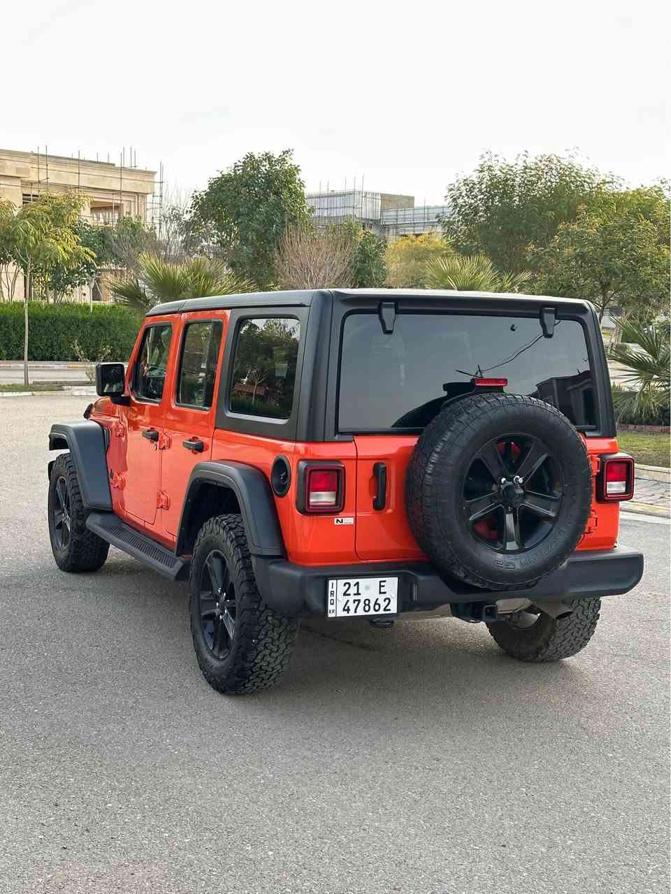 Jeep Wrangler sport 2023
➡️محرك 4 بستم توربو بنزين 
🧡لون برتقالي مميز 🧡
⛓️ماشية 20 الف 
🖥️شاشة كبير 
📲AUX 1
📲AUX 2
📲AUX 3
📲AUX 4
🎆 جامات كهرباء عدد 4
⭕️ بصمة ابواب 
🆎بصمة تشغيل 
📳 Car play
🔄شغال (تشغيل عن بعد) 
🔈سستم صوت Alpine
🔊دمام صوت 
⬆️سقف فايبر كلاس متحرك 
↕️تثبيت سرعة 
✅ 4X4 
⛰️طخم تايرات جبلي 
📷كامرة خلفي
♨️كشنات تدفئة 
⭕️استيرن تدفئة 
🔍Media (Tipe\C & USB)
➿traction control \ مانع انزلاق
➰نضام تسلق 
🔘 Auto Start 
♾️دشبول الكتروني 
✔️سيارة بيهه نص باب سايق صبغ + نص بوند صبغ 
سيارة بدون شاصي بدون ايرباك بدون اي دواخل 
مرقم سليمانية دولي بشرط تحويل 
📲***********
📍ديالى خانقين 
سعر 260 ورقة السليمانية, العراق
