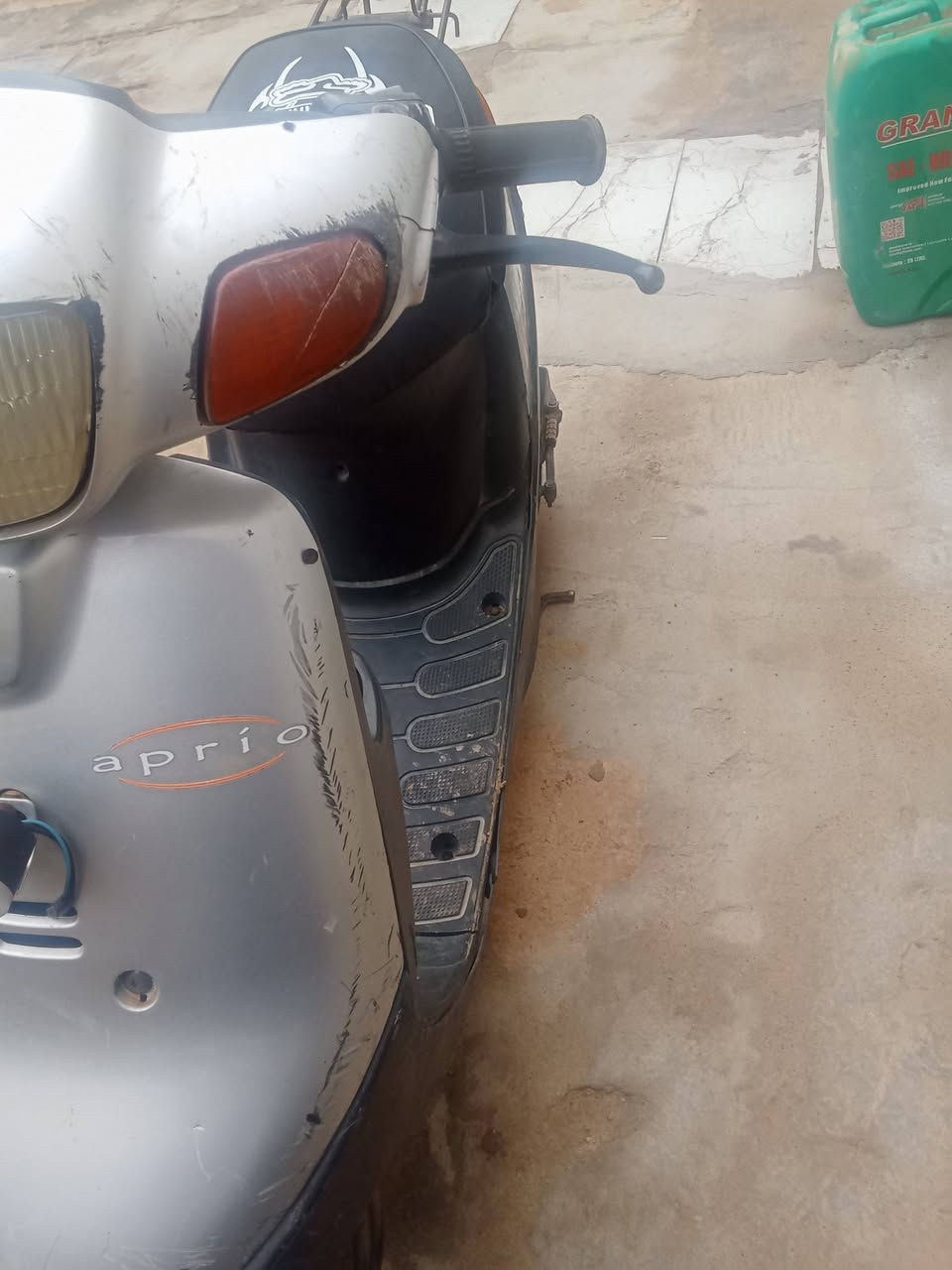 السلام عليكم بسبب الوعود الكاذبة يعني ماتشتري لاتواعد دراجة بترة خطين للبيع اومراوس حسب القناعة دراجة جاهزة كهربائيات شغالة لايت بك لايت اشاير سلف هندر كلة شغال كفرات اصلية دراجة مفتوحة بوشة وبستم نهضة وسحب خير من الله دك 60 مكاني ناصرية مركز سعر الدراجة 275 وبيها مجال والشراي بي خير ويدلل الدراجة صالنصة مزروفة يعني تبدل بس الصالنصة
*********** اتصال او وتساب
