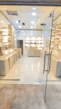 للبيع / ديكور محل احذيه وحقائب للبيع جاهز اخو الجديد نظافه 100٪ تكدر تفصخه وشده ع اي محل قياسه ارتفاعه 3 متر وعرضه 4 متر والطول 5 متر
للاستفسار واتساب او اتصال ***********
