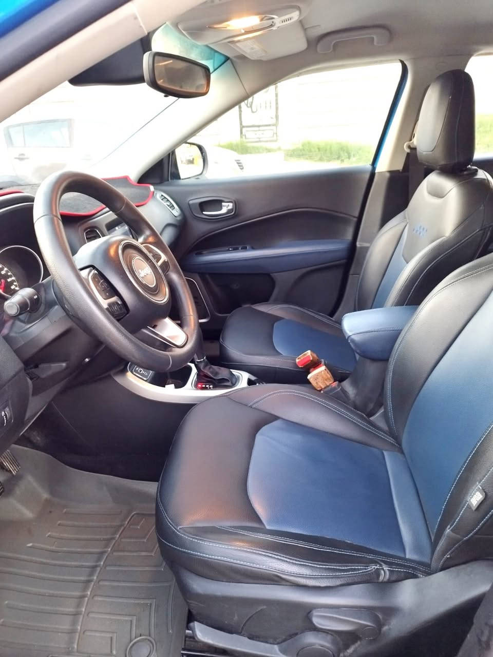 جيب كومباس موديل 2020 
اني مستوردها وعلى ايدي 
سيارة خير من الله
محرك 2400 مكفول. 
كير مكفول. 
تبريد ثلج حماوه صفر. 
حدادية ما بيها اي نقص
بصمة، شاشة، كشنات جلد، تحكم استيرن ومثبت سرعة،  وباقي المواصفات المعروفة
وارد امريكي
 ضررها جاملغ ويل ايمن، بجم سالم 
السعر 132 ورقة
مكاني الكوت
***********
