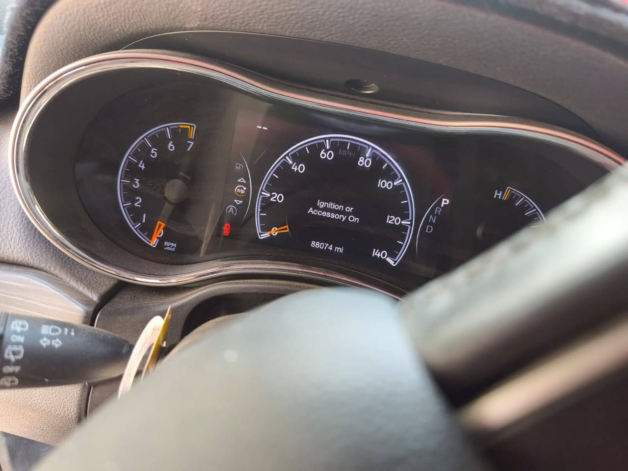 جيب ٢٠٢١ بلاك توب وارد امريكي بيها ٣قطع سرقه بدون حادث وبيها بارد بالجاملغ الخلفي السعر ٢٤٠  العنوان الرمادي الاتصال ع رقم ***********
