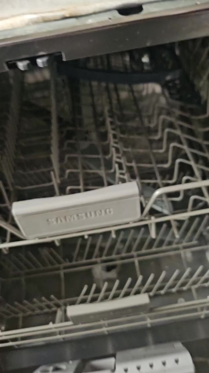 غساله صحون سامسونك كوري وليس صيني بلت ان يعني اتصير داخل كاونتر  حجم اعتقد 16  دبل سله و3 مرشات 6 وضعيات للغسل الغساله كتروكه مداخله تصليح السعر 300 بي مجال قليل مكان الشعب


**إذا كنت صاحب هذا الإعلان وتريد حذفه لأي سبب، رجاءا أرسل رسالة إلى الدعم الفني**