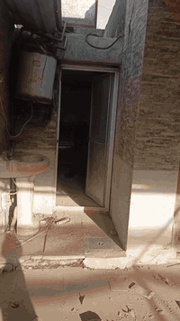 دار للايجار ٣٠٠ متر 
٣ غرف نوم واستقبال وصالة 
حمام وتواليت داخلي 
حمام وتاليت خارجي 
مي وكهرباء ومجاري جاهز للسكن 
المعامل الحسينية شارع البوشنان اول تقاطع 
***********
