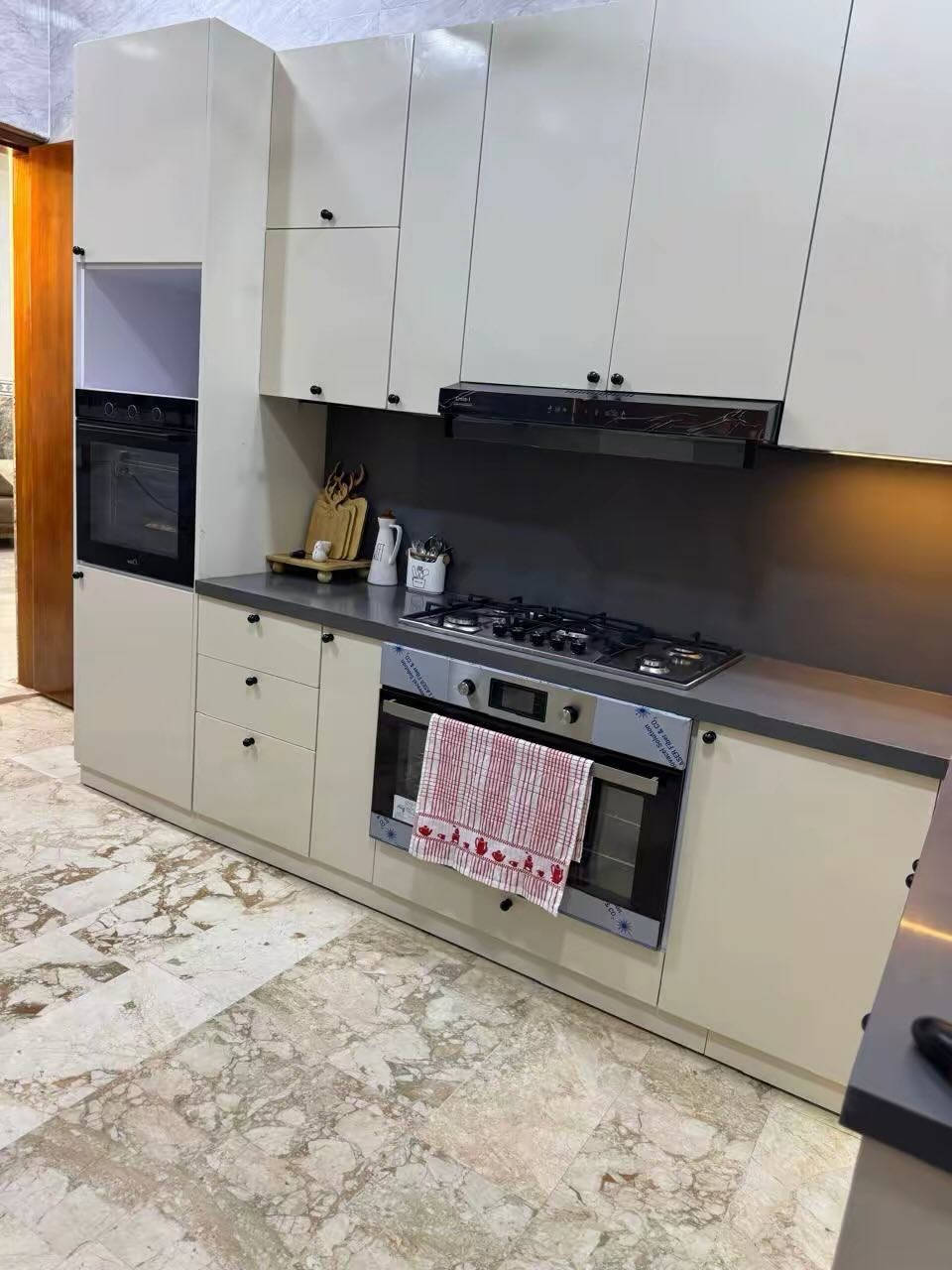 🏠 بيت للبيع في الفلوجة -  (منطقة 24) 

المميزات الرئيسية:
📍 الموقع: موقع استراتيجي بالقرب من شارع الستين ومدرسة نبض الحياة.
📜 السند: طابو صرف (جاهز للتحويل).
📐 المساحة: 150 متر مربع 
(الواجهة 7.5 م 
النزال 20 م).

🛣️ الشارع: عرض 10 متر (موقع هادئ ومريح).

تفاصيل البناء:
✅ بناء طابوق أصلي.
✅ أرضية مرمر بالكامل.
✅ طابق واحد بتصميم عملي: (غرفة نوم + استقبال + صالة + مطبخ + حمام).

💰 السعر: 120 مليون دينار (قابل للتفاوض).

📞 للتواصل المباشر:
***********
***********
***********
وسيطكم العقاري – أبو ميلان

📲 تابعني للمزيد من العروض اليومية المميزة
#ابوميلان #عقار #الفلوجه #استثمار #للبيع
