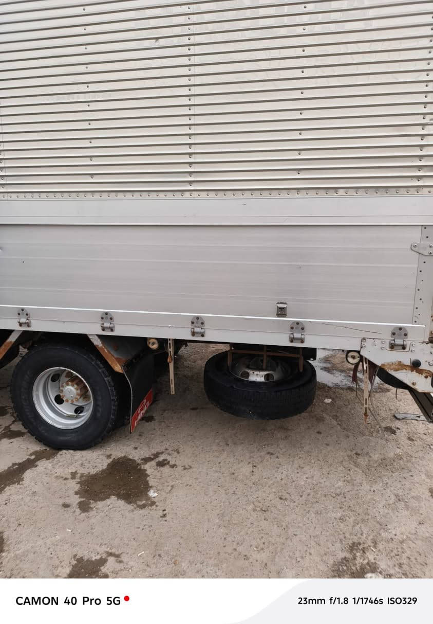 هينو للبيع موديل 2004. معلاية 2014. التفاصيل بالصور رقم بغداد المكان بغداد عويريج السعر 170. 
بيها مجال للاستفسار الاتصال ع رقم ‭0782 536 7670‬
