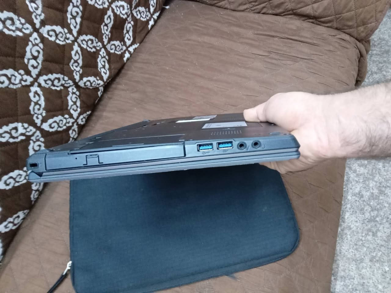 لابتوب للبيع شرط زلغ مابيه نضافه 100%
كوراي 7 جيل 6
رام 8 هارد 256 ssd
حجم 15.6 كيبورد ضوئي 
دقه 1920X1080
مشغل dvd
باتري4 ساعات
ملحق جنطه وشاحنه
بغداد قرب حي الاعلام
السعر 200 الف قفل


**إذا كنت صاحب هذا الإعلان وتريد حذفه لأي سبب، رجاءا أرسل رسالة إلى الدعم الفني**