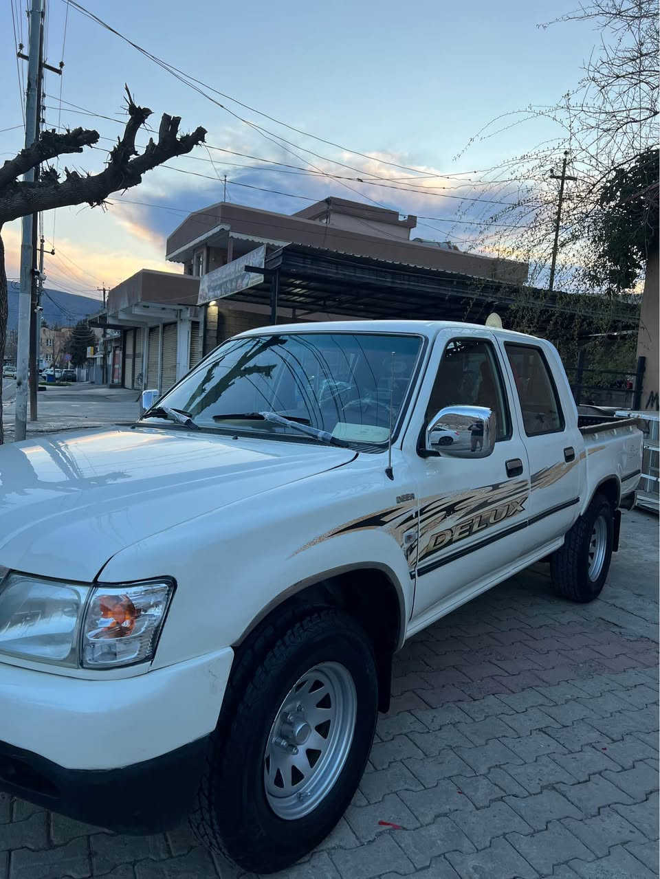 پیکەب دێر مۆدێل 2007 
مەنەفێست ئەسڵێ 

173 هەزار حەقیقی ڕۆشتوە 
مەکینەی نەکراوەتەوە 
گێر ئەکسل بەشەرت 
چوار تایە نوێ 
کارەبایات بەشەرت 
دەعامی بۆ دەعامی بەشەرت 
بێ بۆیاغ 

***********
*********** سوران, أربيل
