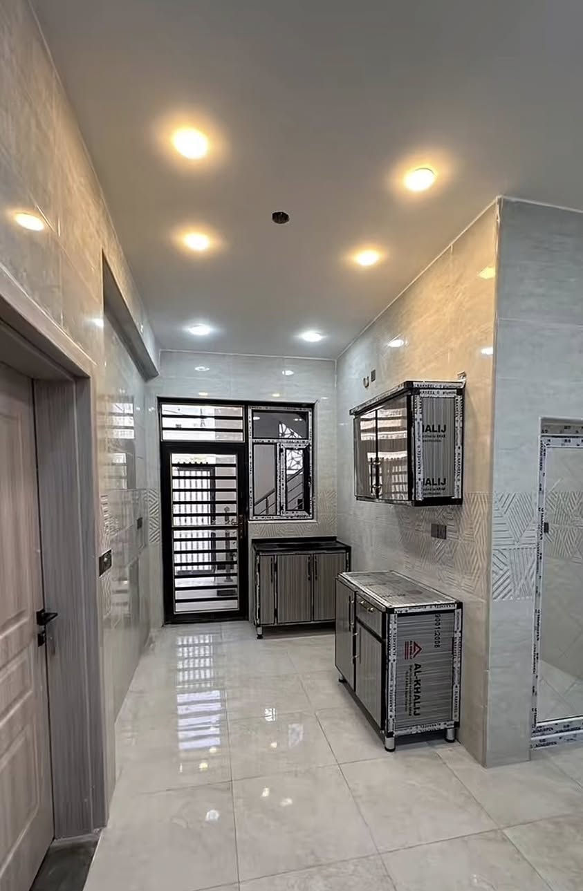 شقه للإيجار بغداد البياع / شهداء البياع 
بناء حديث طابق ثالث غرفتين وصاله
السعر 550 الف مع تأمينات بسعر الايجار 
شرط ان يكون عدد العائلة لايتجاوز 4 أشخاص 
للاستفسار والتواصل واتساب ***********
