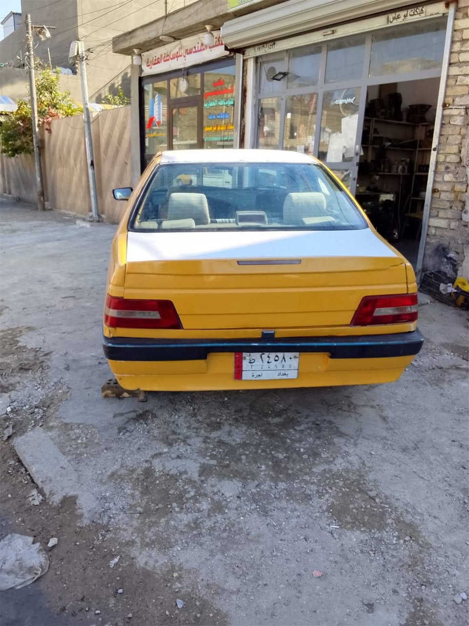 السلام عليكم
بيجو cx 
موديل 2010 
مكينه وكير جيد جدا 
رقم دولي
تخم تاير جديد 
كشر نظيف 
تراي حلو 
عليها هيئه 120 الف وغرامة 100 الف تنقطع من السعر 
 السعر 25$
العنوان بغداد الجديدة
الرقم ***********
