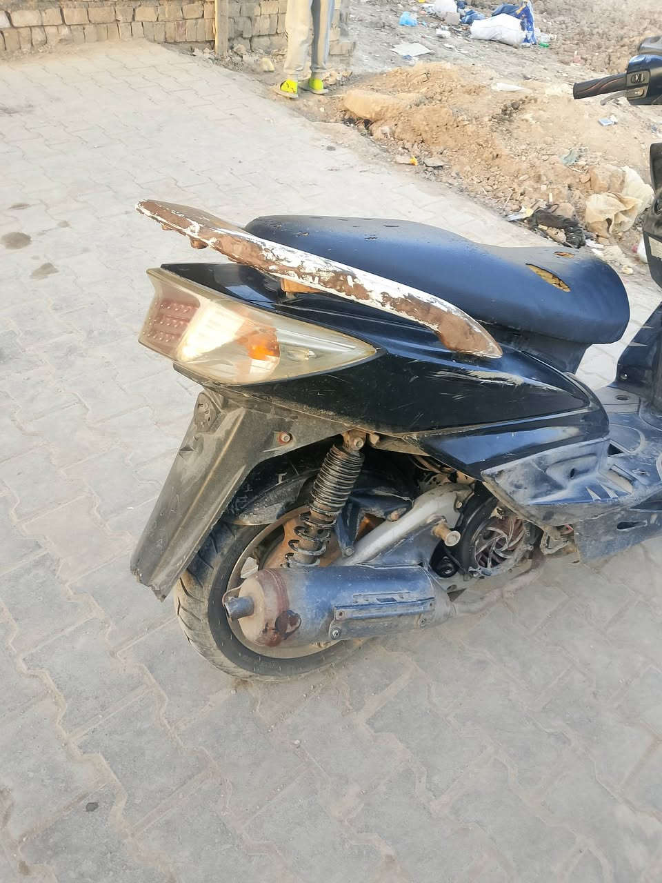 السلام عليكم سكنس فحل
ناقصة بس بجم كهربائيات كلة شغال
سلف هندر تشتغل معدل 95 صافي شلعة حلو 
السعر 400 وبيهة مجال للاستفسار ***********
