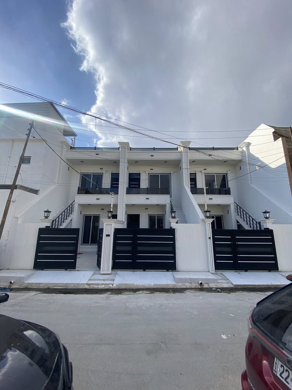 #الدار للبيع طابو صرف بناء صفر 3غرفه نوم 
#الموقع كركوك حي عسكري 3بيوت صفر
#مساحه 118متر طابق ونص درج خارجي 
#السعرعلق تم معرفة سعر نهائي 
***********#للاستفسار
