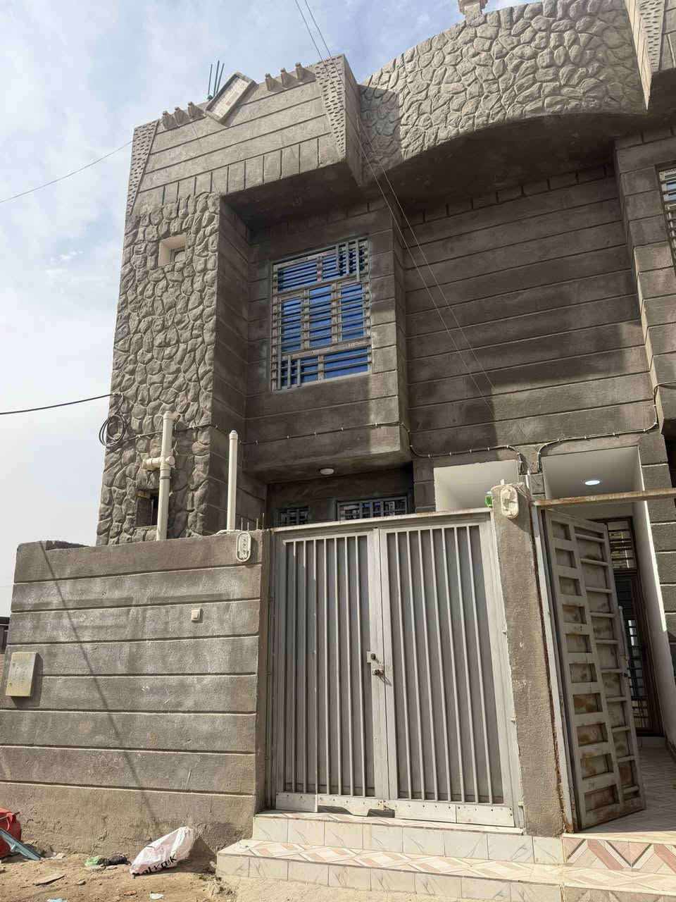 دار للبيع
المساحه 105م
الصالحيه 
مقابل مضيف الإمام الحسن(ع)
طابو زراعي 
غرفتين 
ديوان
صاله وصحيات داخلية و خارجية
الطابق الثاني غرفه واحده
  
هاتف: ***********
