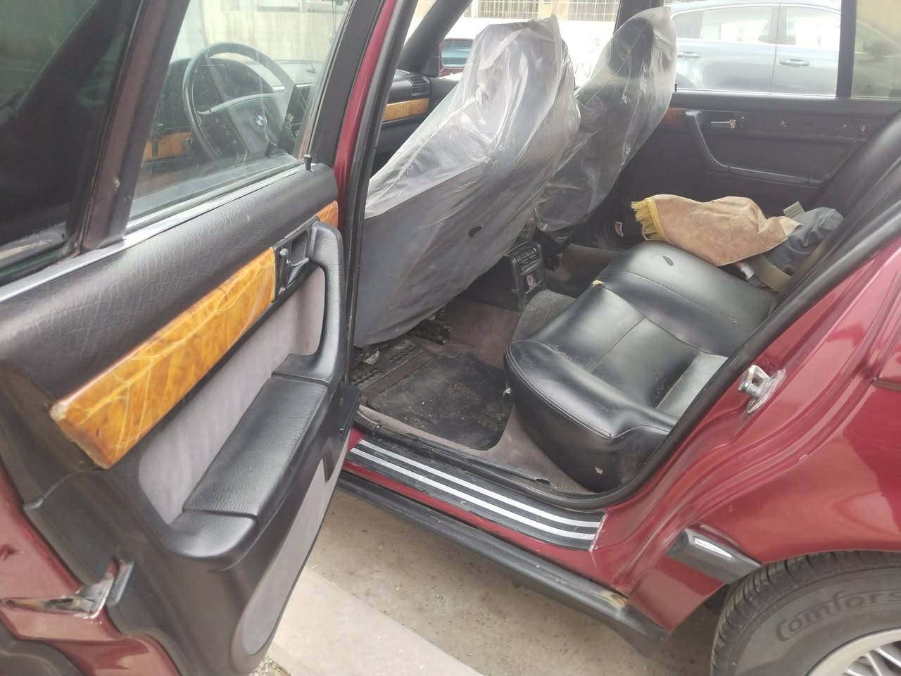 سلام عليكم
BMW 740
اصل سنويه وبليته موديل 92 السياره معمره جديد 
كير مكينه خير من الله شلعه ومعدل تبريد شغال ثلج صدر امامي خلفي جديد تخم تاير جديد بيها ملاحضات بصيطه رقم انبار كشن كهرباء دبل جكمجه سلايد روف شغال السعر 58 وبيها مجال
*********** مصطفى
