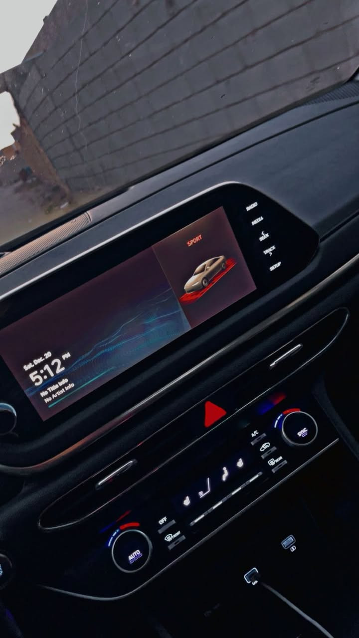 السلام عليكم 
للبيع او مراوس
سوناتا 2023 فئه sel (فول مواصفات عدا الفتحه)
السياره بدون صبغ بدون تبديل بدون ايرباك
 فقط بارد ربع البنيد 
محرك 2.5 تنفس طبيعي
مواصفات السياره:
بصمه
تشغيل عن بعد
بصمه ابواب
هيتر كشنات
دخول ذكي وترحيب عند الاقتراب
صندوك ذكي يفتح عند الاقتراب
شاشه وسطيه  كبيره اكبر حجم
انظمه قياده اربعه 
قياده ذاتيه+تحديد مسار 
رادارات 360
حساسات 360
نقطه عمياء
رقم بغداد بأسمي تحويل مباشر
للاستفسار *********** متوفر واتساب
