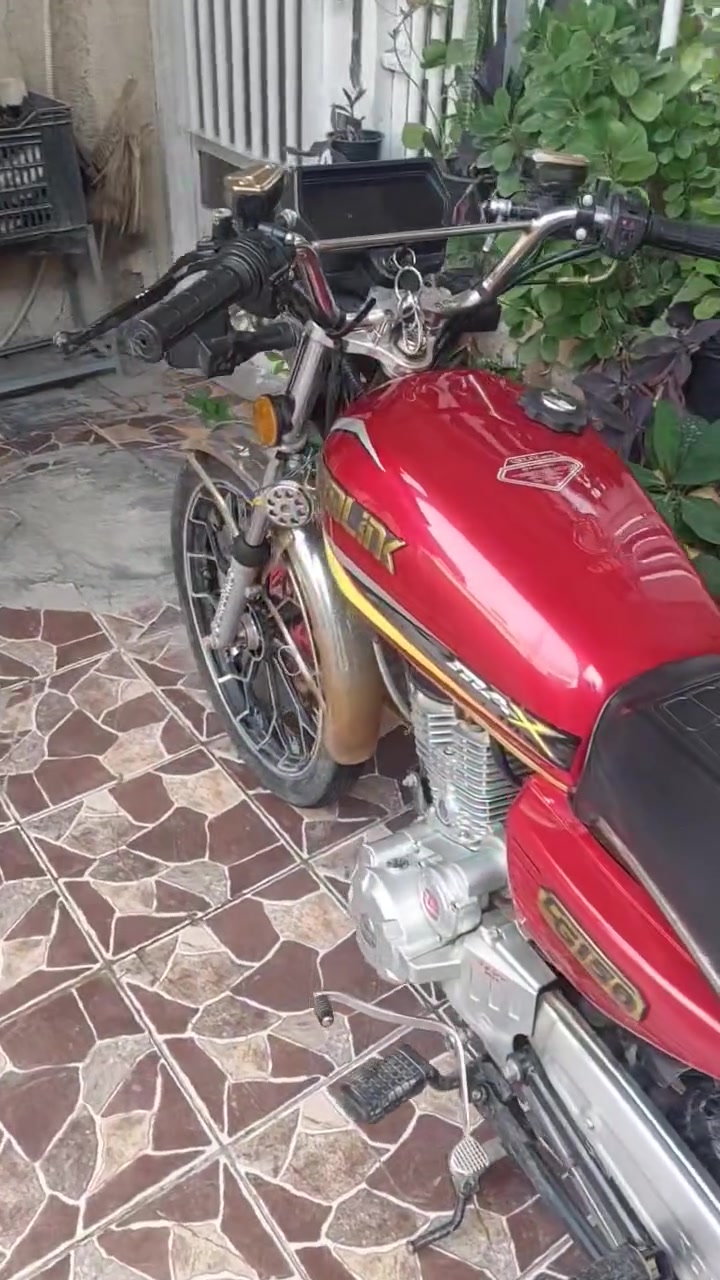 السلام عليكم .. دراجة سولننك ايراني موديل 2024 مكينة  5 كير 150cc الدراجة خير من الله كل كهربائياتها و امورها شغالها و ترايك بيها للبصرة .. بيها بداية تبخير .. السعر 450 وبية مجال بسيط حك جيتك ***********
