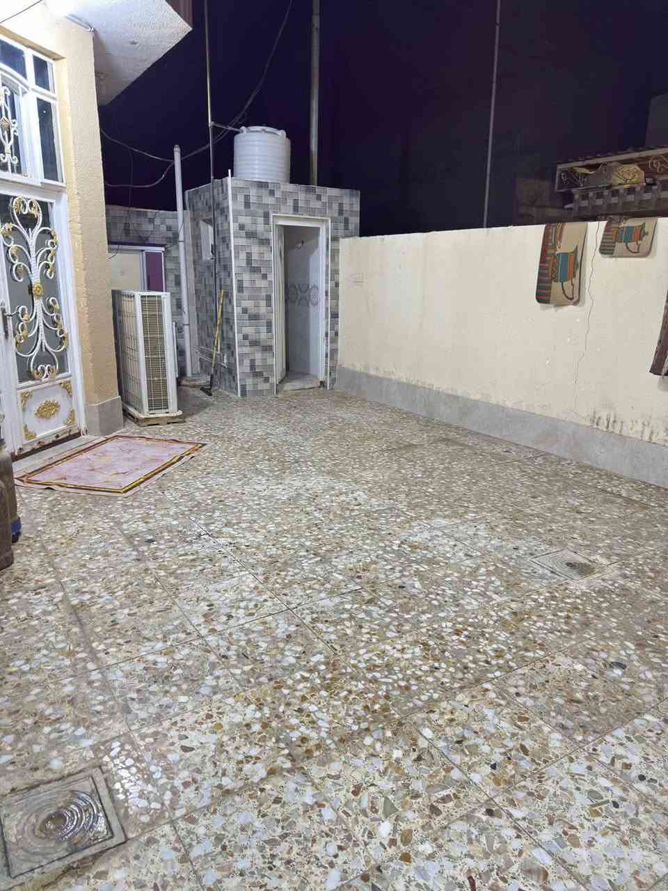 السلام عليكم 
بيت زراعي للبيع ٢٠٠م قرب سيد علاوي يم محلات ضياء العبساوي  
غرفتين وصالة ومطبخ وبراني وصحيات داخليه وخارجيه 
سنة البناء ٢٠١٥ بيت جدآ نظيف ومرتب يبعد عن الشارع العام ٥٠م 
السعر 105 مليون
***********

