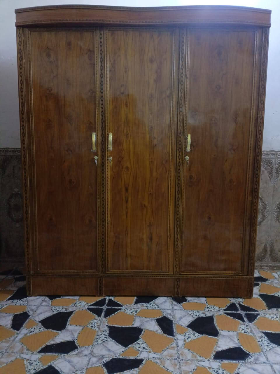 سلام عليكم كناتير حطاطه خو جديد السعر الواحد 300 وبي مجال المكان رمادي شارع 60 ***********
