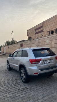 جيب لاريدو 2013 مصبوغه جماليه محرك 3600 سياره نظيفه حلوه حداديه تايرات...