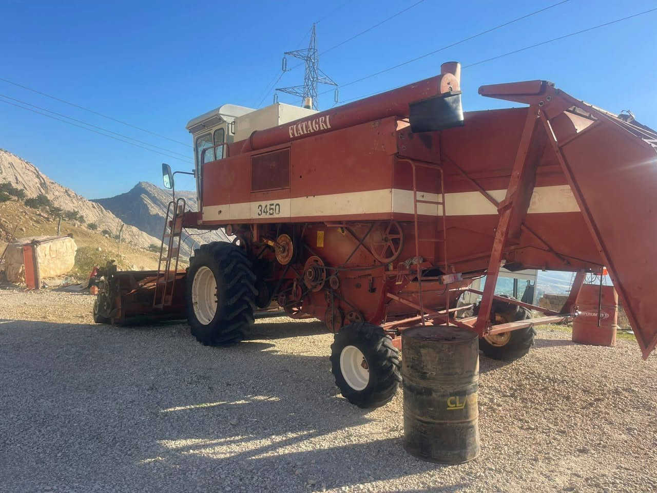 سەرەتا بەناوی خوای گەورە میهرەبان دەڕاسەی لاڤێردا بۆ فرۆشتن حجم 3450 ئەوروپی کامل تەعمیر کراوە ئەمساڵ ئیشی پێنەکراوە مەکینەی سۆپەر نۆزڵ کورت چوارتای لۆکی لەژێرە کابینەو تەبریت ڕەقەم سەنەویەتەبەڵەی14.12  لەگەڵەمەکینەی نەکراوەتە بەشەرتی سەت فیتەر بۆنرخ پەیوەندی بەم ژمارە بکە ***********/***********
