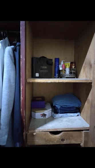 سلام عليكم عندي كنتور بابين 
باب الاول تعلاكه ملابس  او اكو جوه هم مسافه تحطون غراض باب ثاني بي رفوف مساحته حلوه كنتور جبيره 
بس يحتاجله صبغ الكنتور نظيف وقوي 
سعره200
رقم تواصل الواتساب:***********
