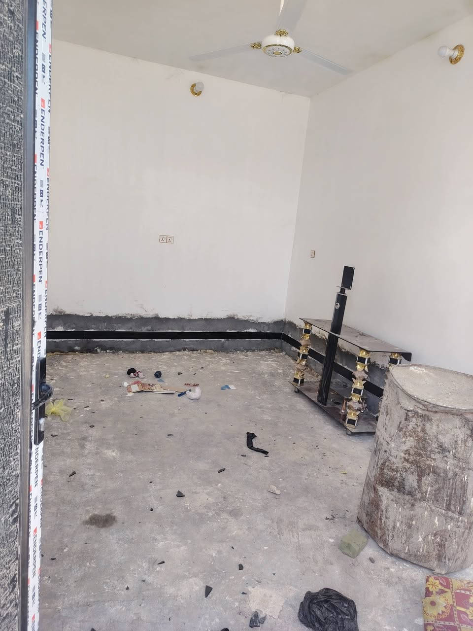 سلام عليكم مشتمل للبيع طابو زراعي مشمول بلتطويب سند 25مساحه 100 متر بناء حديث يحتوي عله غرفه وصاله ومطبخ وستقبال مومر خلفي معه حمام مساحه في وجه البيت في صحيات خارجيه مكاني بابل الهاشميه حي أنصاف كافه الخدمات أي استفسار اتصل ***********
