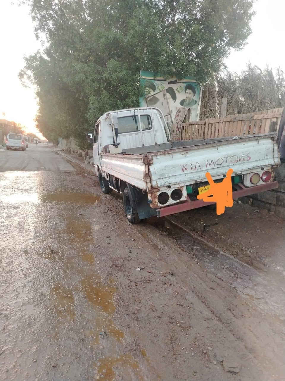السلام عليكم كيا حمل موديل٩٦ كير محرك شاصي مكفول مسويلها ادامه كامله تخم تاير باتري جديد تاير ١٤ هاوزن فونتيرا كامل بم تفصيخ جديد تخم نوزلات راعيها ماندله اتكفلك سرقه وعشاير تعليقات مارد فقط اتصال أو واتساب سعرها ٢٥ وبيها مجال مكانها بغداد رقم الموبايل ***********..
