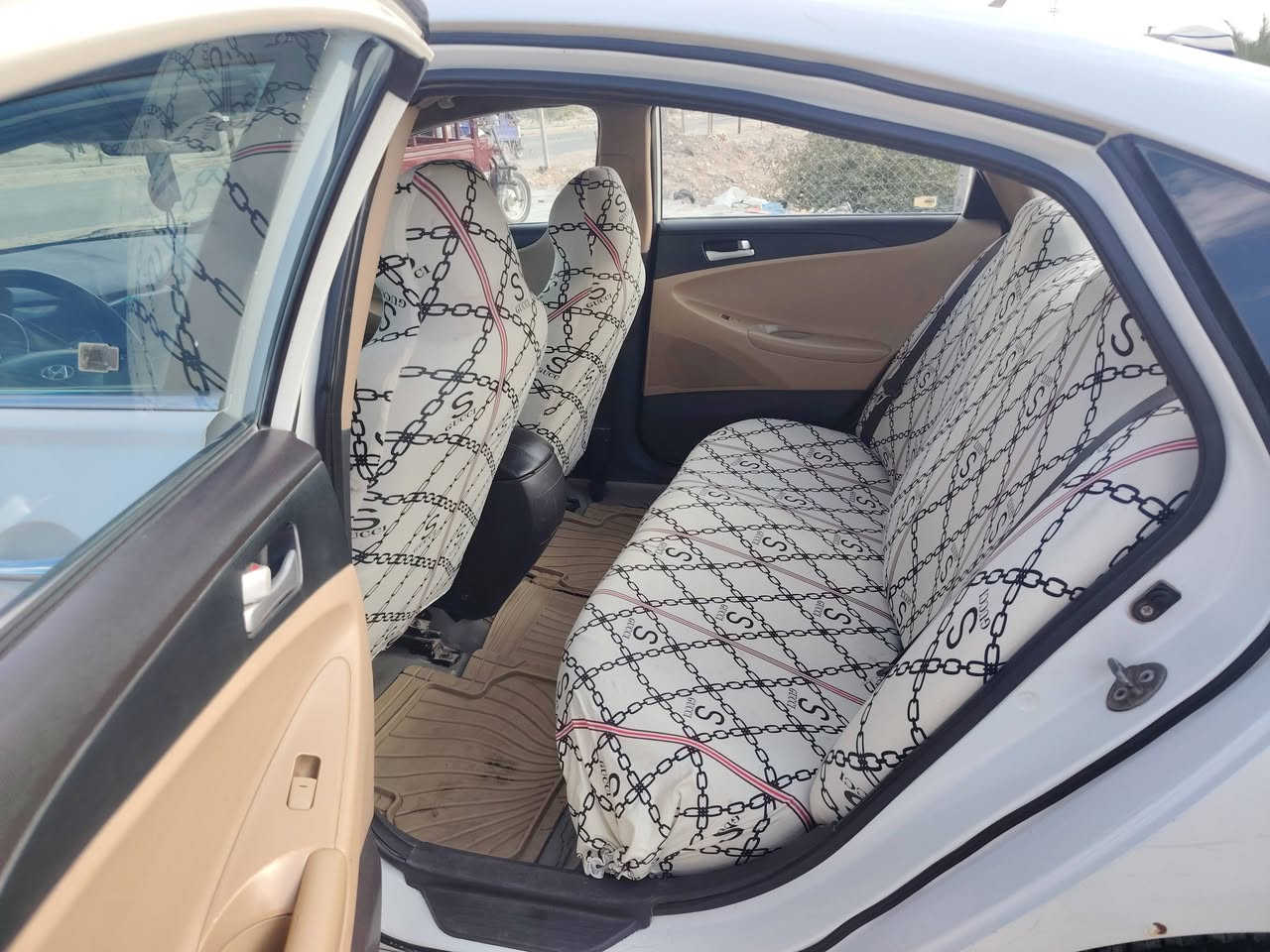 سلام عليكم سوناتا خليجي لبيع موديل ١١ السياره  بيها بس جاملغ تبدل بجهت الصدر او الباقي مكفول مكينه ٢٤٠٠ دوش  او كير جديده تبريد ثلج السياره جاهزه من كلشي      رقم بغداد نكليزي او بسمي حداديه جاهزه تخم تيارات  المكان  السياره النجف السعر ١١٥ او بيها مجال الطيبين اذا اكو مراوس حسبت القناعه  اهذ رقمي او بيها وتساب ***********
