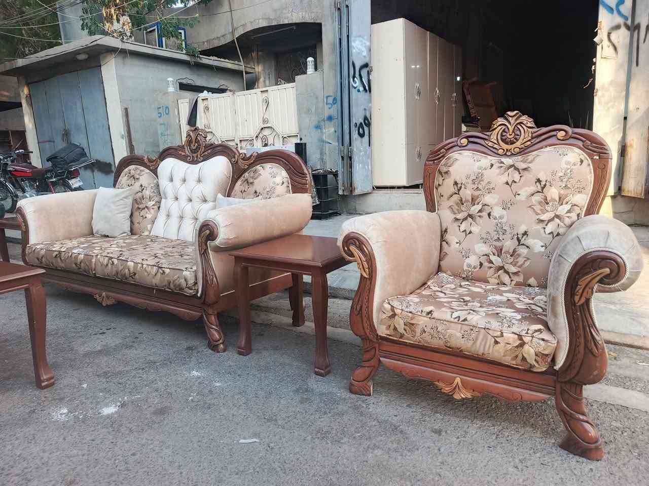 سلاوهاورییان
ئە م تاقمە کلاسیکە بۆفرۆشتن
10نە فە رییە  تورکی ئە سلییە دارکویزە
لۆک لۆکە بە لۆکی ماوە تە وە وە ک شوشەوایە
5تەپلە ی خۆی لە کە لە
ژ.م***********
شوین.کەلار
