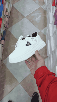 شوز نسائي مرتب ابيض قياس من 37 الى 41 السعر 15 للحجز 07800111202