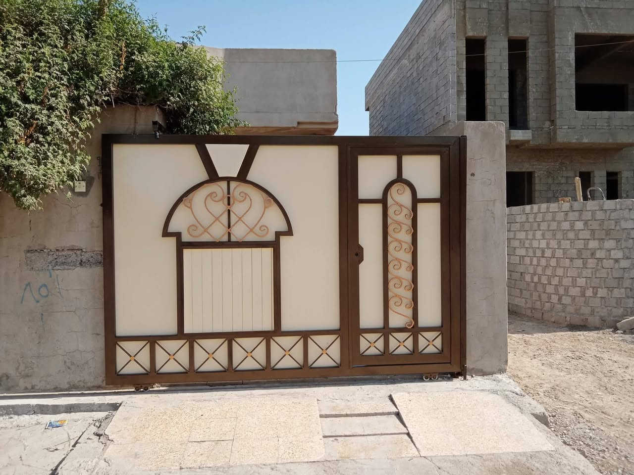 يتوفر لدينا صبغ كافة المحلات والمنازل الحديثة والعمارات والمدارس والمولات شغلنا درجة أولى لدينا خبرة في العمل اكثر من 25 سنة صبغ داخل وخارج ومعالجة رطوبة الجدران وصبغ السطوح مانع الرطوبة الوتر ستوب وصبغ الابواب والشبابيك وشغلنا نظيف وعمالة محترفة وتشبيطات ناعمة وثبات يدوم لسنين طويلة وسرعة في العمل للاستفسار الاتصال على الرقم الموجود في المنشور ***********
أصباغ الوسام كروب اهالي حي المهندسين الزراعي كروب أهالي حي المثنى والرفاق الرسمي مجموعه أهالي حي عدن ا
