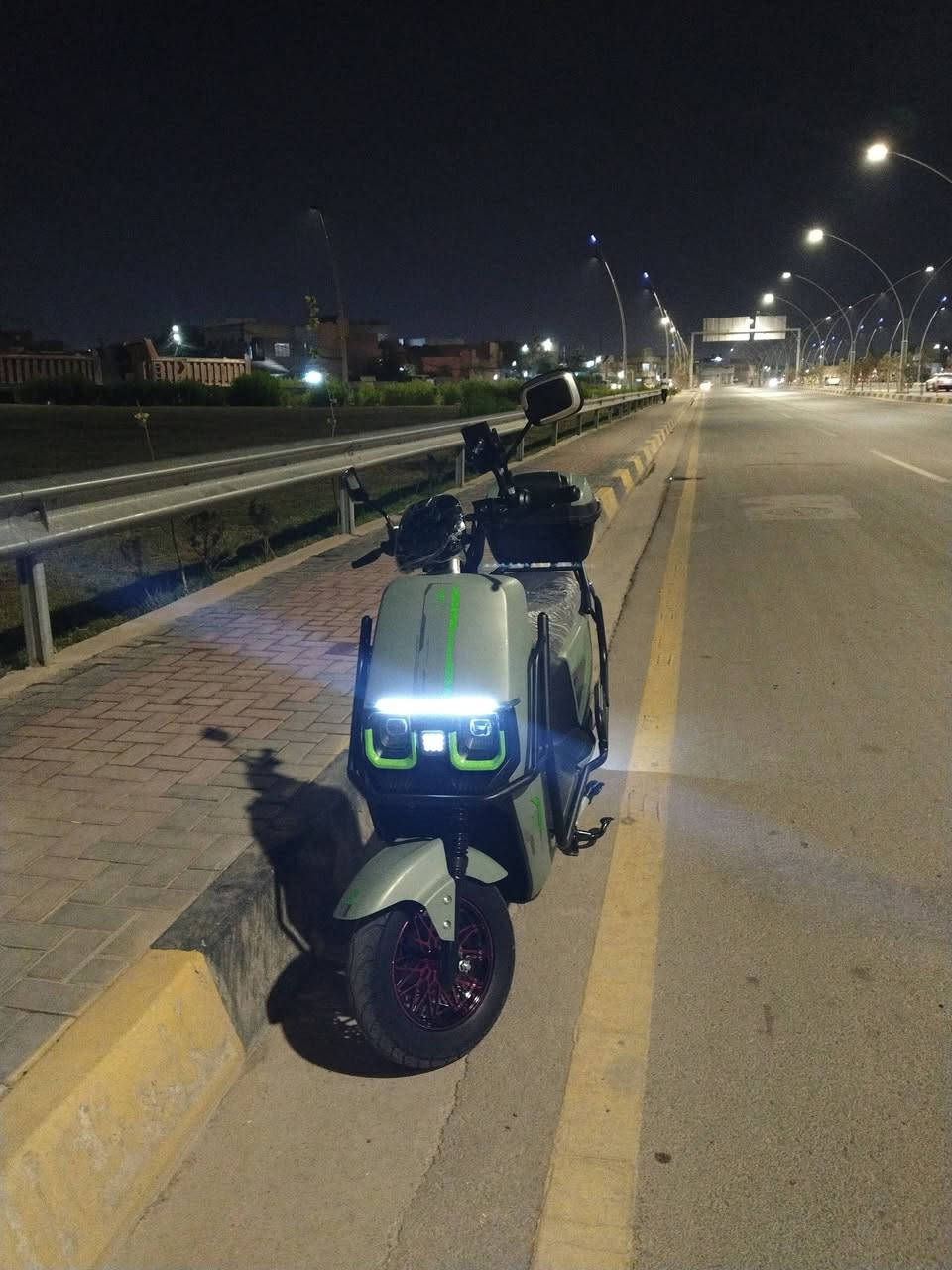 السلام عليكم  خوان
عندي دراجه اباجي  شحن 

نضام ADS

ملف 2000

باتريات 6 بعدو وضع شركة

دبلات خلفي عالي 

تواير  جديدات

اشاير شغالات 

سماع بلاتوث /شاشه فول شغال 

درع  كلشي مابي 

التواصل ***********  / ***********📞
