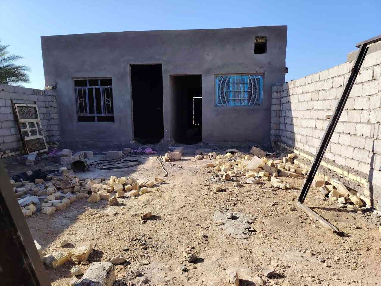 السلام عليكم بيت طابو زراعي سند 25 مساحه 200 يتكون من غرفتين وصاله ومطبخ قريب عل مولده عل حولي *********** التصال
