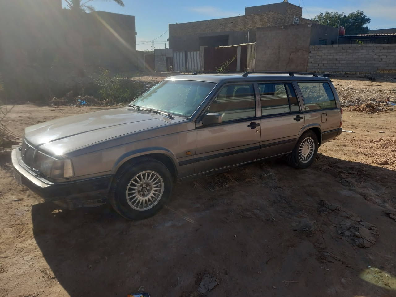 سلام عليكم فالفو ستيشن اللون رصاصي رمادي رقم انگليزي بغداد موديل 90 گير ومحرك عل شرط تبريد شغال محرك اربعه سلندر تيربوا صفر چاچ نضافة السياره 90% السنويه ل 28 السعر 65 وبيهه مجال بصيط الرقم ***********
