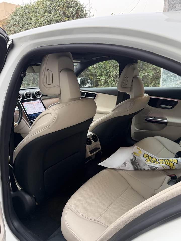 (للبيع مرسيدس c300 2023 )
وارد امريكي صور الحادث مرفقه بالمنشور بدون دواخل بدون شاصي. 
ماشيه ١٧ الف 
السياره جاهزه بدون اي نقص 
فول مواصفات 
داخل ابيض 
فتحه سقف 
نقطه عمياء 
صندوق كهرباء 
٤ كامرات 
اوتو بارك 
اناره محيطه 
ترحيب بالمري 
تدفئه بالكراسي   مساج 
خزن ميموري 
وبعد هوايه 
سعر السياره.  32الف دولار
للاتصال ***********
