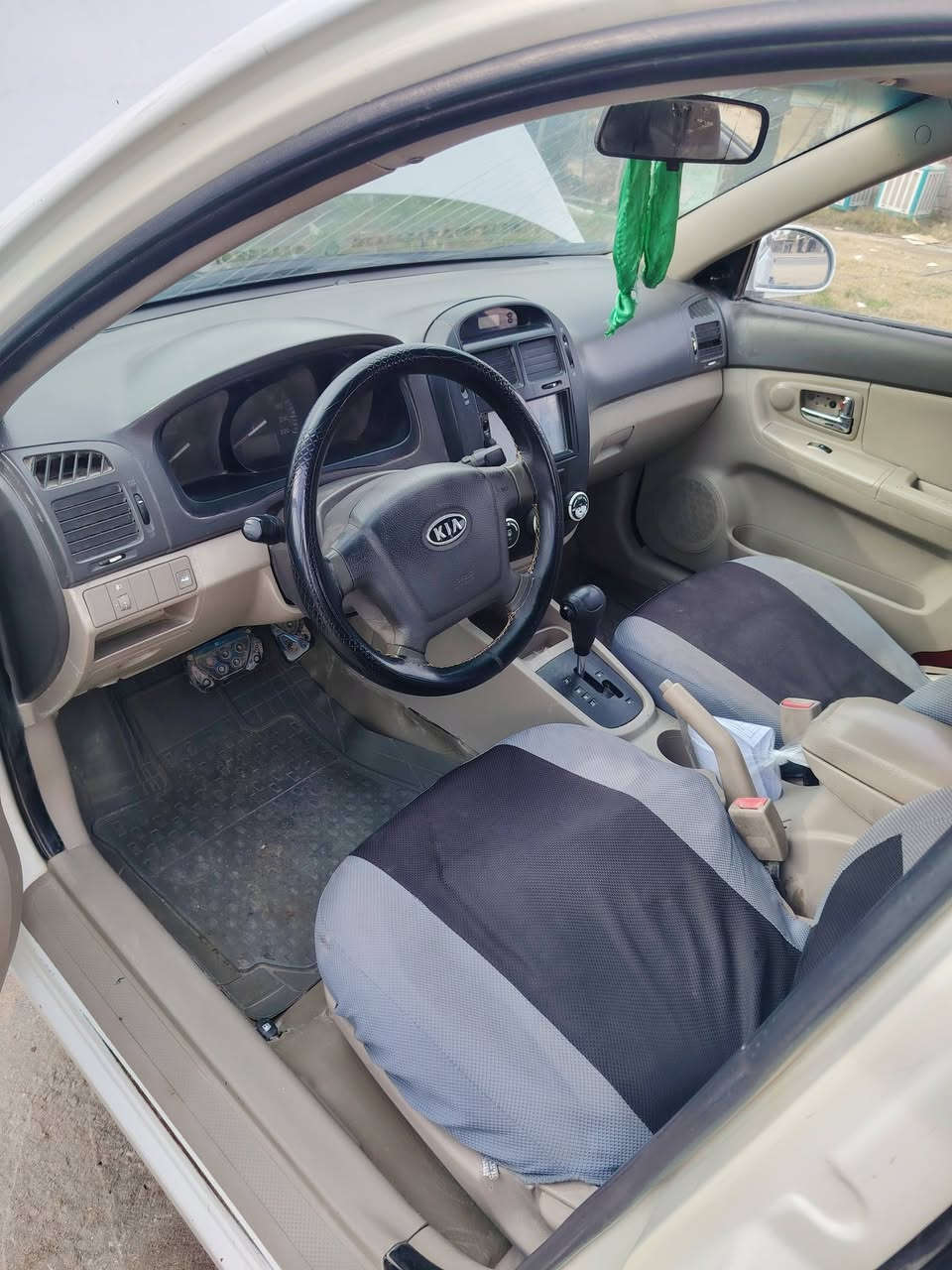 السلام عليكم كيا سيراتو ٢٠٠٨ رقم بغداد الماني سنويه ٢٠٢٨ مكفوله ضربه وصبغ وتبديل فقط البنيد بدون اي دواخل كير مكينه خير من الله حداديه تخم تاير جاهزه السعر ٨٢ وبيها مجال بسيط مكان حله ***********
