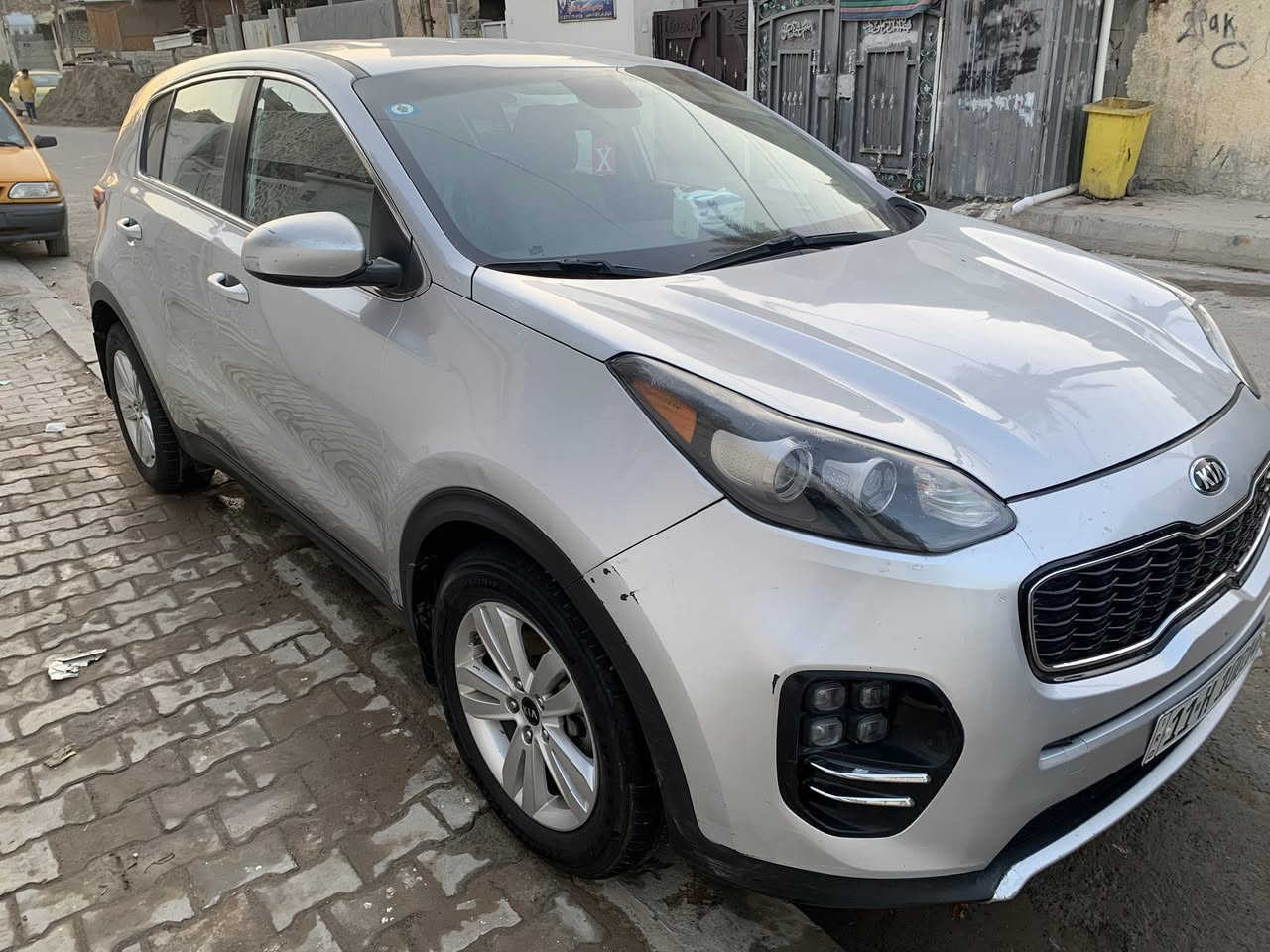 السلام عليكم كيا سبورتج موديل 2017 وارد امريكي
مكينه ٢٤٠٠ gdi السياره ليبل واحد بدون اي قطعه تبديل
الظرر موضح بلصور قطعه وحده بس البنيد ومعمر نفسه
وبلعراق بيهه الباب الخلفي بارد فقط السياره جديده كير محرك لغود شواصي كله كفاله تخم تاير وباتري وحداديه
كله جديد سياره جاهزه كلشي متصرف عليهه السعر 153
وبيهه مجال *********** اليحب يتصل ماجاوب خاص
