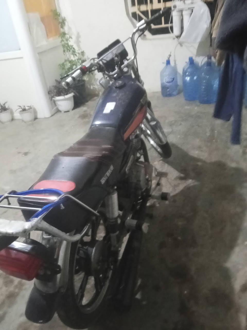 السلام عليكم دراجه للبيع 4 جير مكينه مقفوله ضفيره مقفوله السعر 250 وبيها مجال ***********
