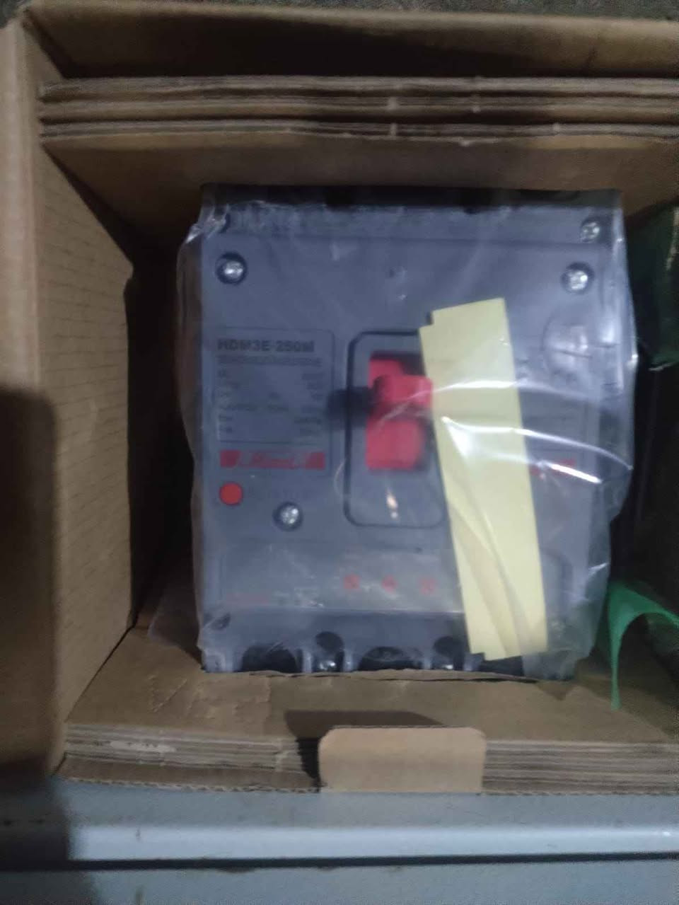 اجهزة محولة 250  وفواصل جديدة بالباكيت للبيع
استفسار
*********** تكريت, صلاح الدين
