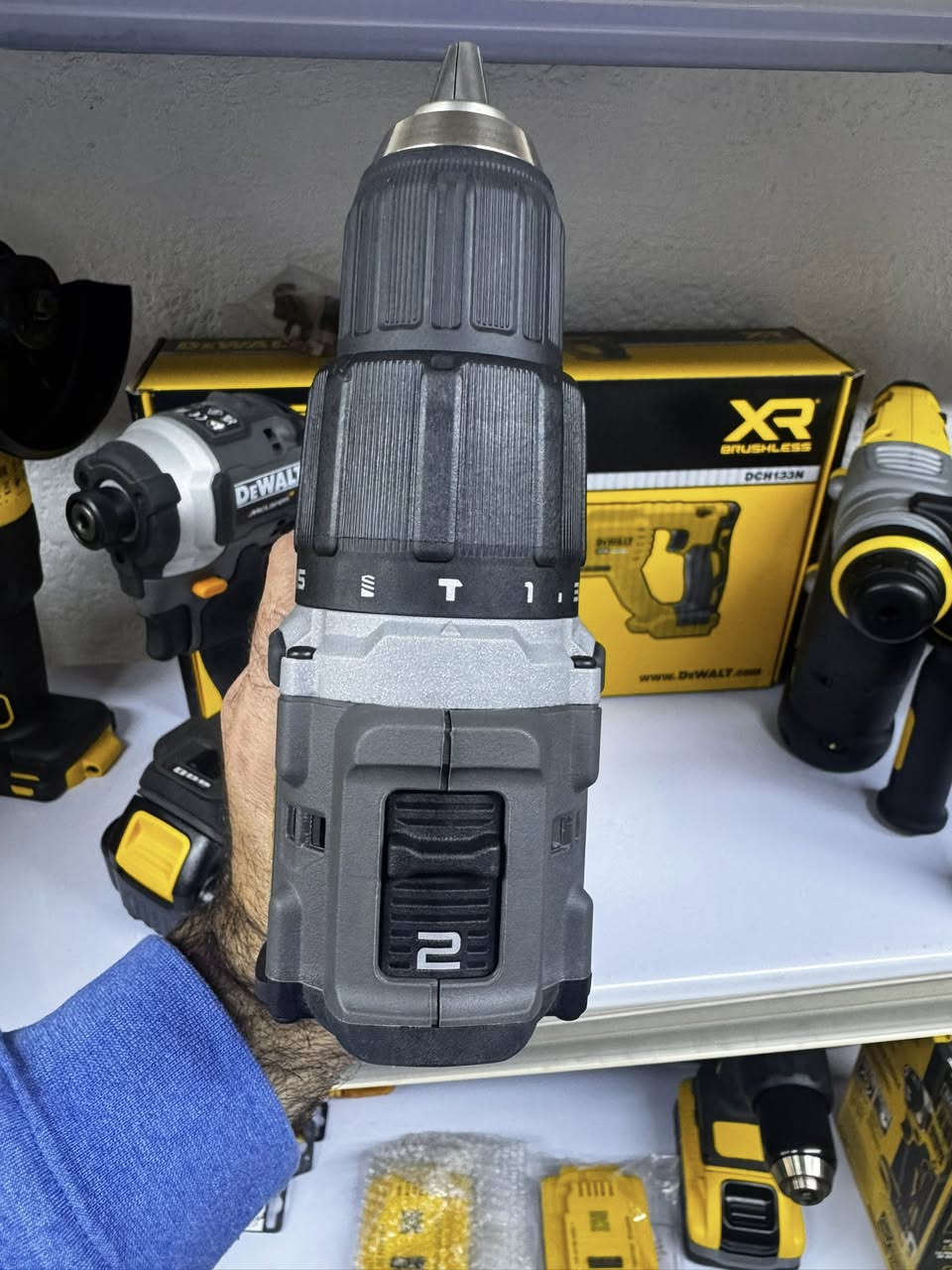 سلام عليكم اخوان 
متوفر اصدار خاص  اصلي كامل وفارغ 
توصيل متوفر 
*********** واتساب
