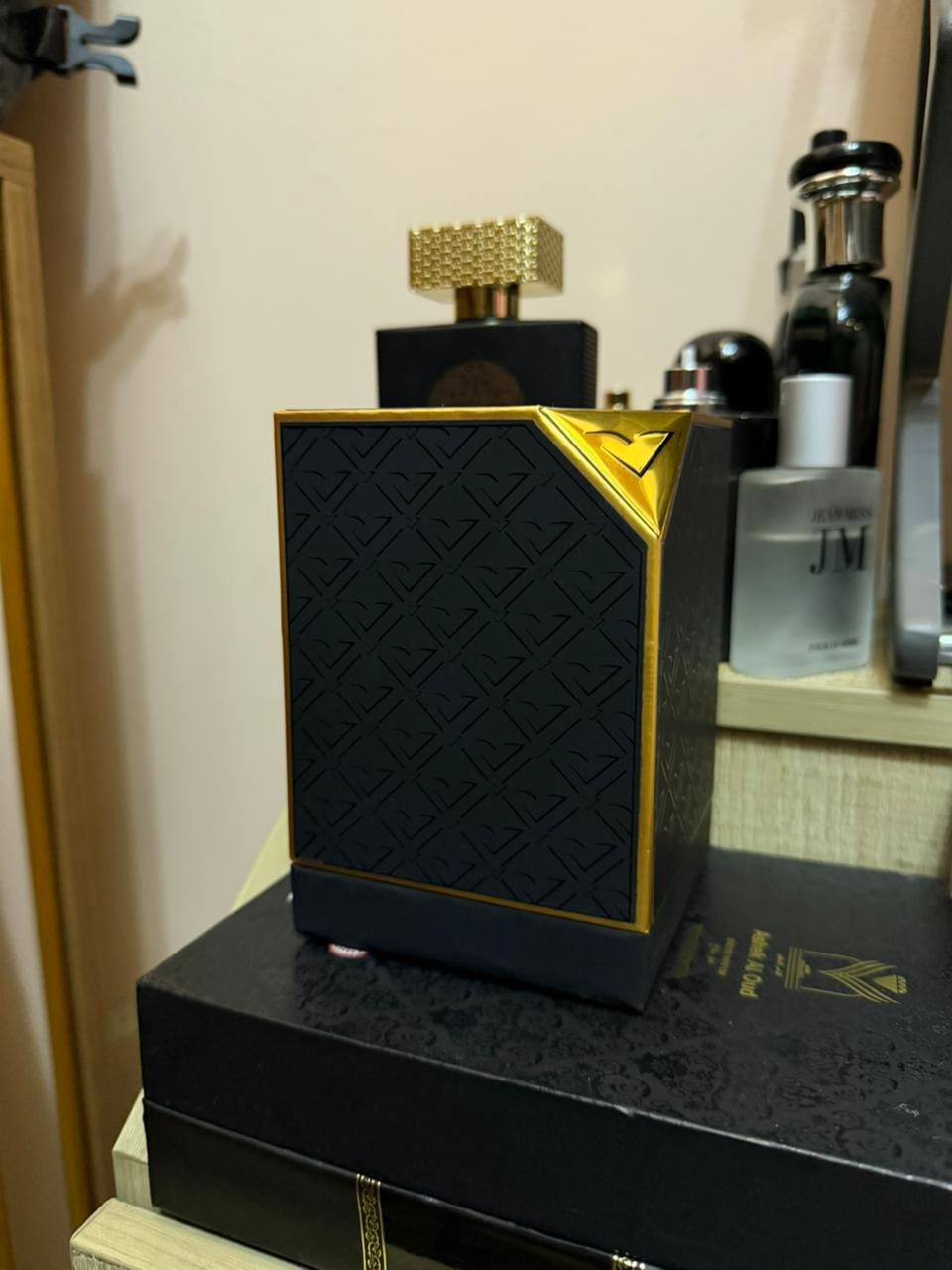 السلام عليكم فيرتوس سيرناد( اصلي ) للبيع مستخدم منه كم رشه 180 الف مكاني بغداد الحريه للاستفسار ***********
