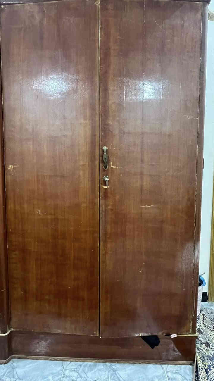 سلام عليكم
كنتور صاج خمس بيبان مع جرابي عدد 3 مع دوشك لكل جرباية 
الكل بحالة نضيفة مكاني كربلاء للاستفسار على الرقم
***********
