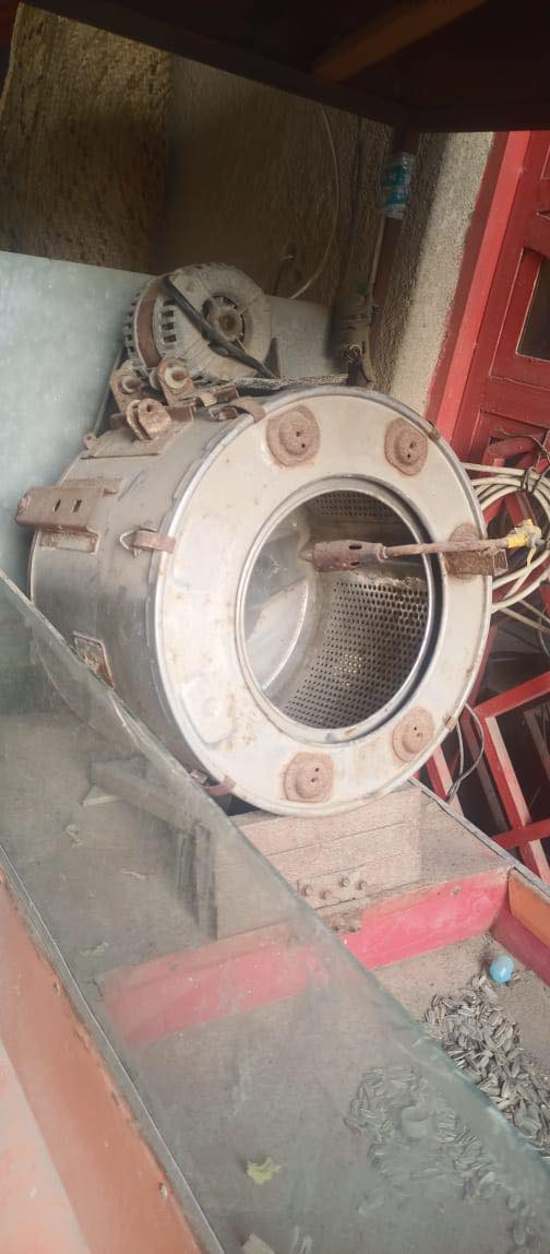 السلام عليكم
مكينة حب شمسي قليله الاستخدام ومتروكه
للبيع العنوان ابو الخصيب نهرخوز الشارع العام
السعر ٢٠٠ وبيه مجال بعد المعاينه 
للتواصل ***********
