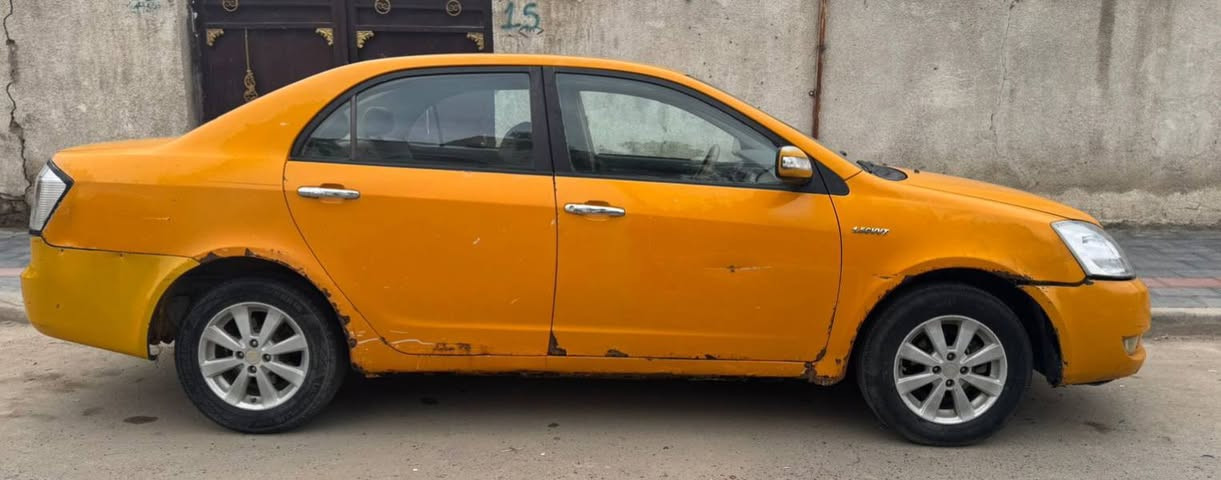 للبيع جيلي موديل 12 مصفرة هيئة وغرامة  تحويل مباشر شرط السعر 25  تبريد شغال ثلج مكانها بغداد الاتصال ***********
