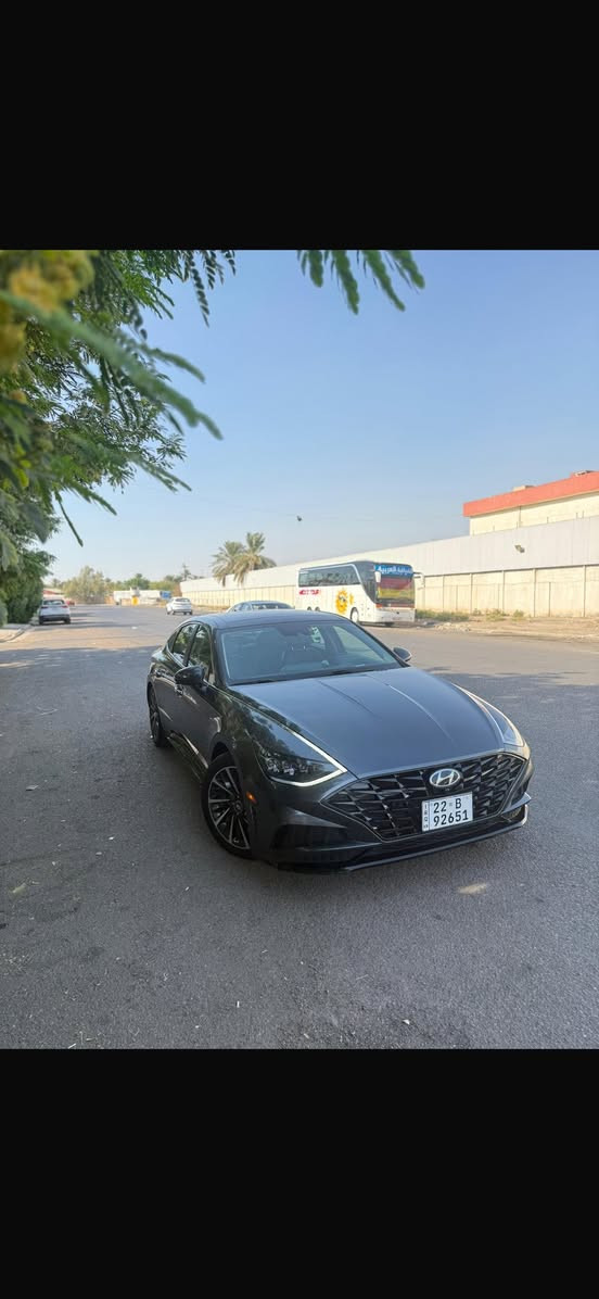السلام عليكم 
للبيع فقط اعتذر عن مراوس 
سوناتا 2022 لمتد فول مواصفات 
محرك 1600 تيربو 
مواصفاتهة :
بانوراما
بصمه تشغيل عن بعد و تتقدم و ترجع بالبصمه
5 كامرات 360 
رادارات امامي خلفي جانبي
حساسات حول السيارة
كشنات جلد تدفأة و تبريد 
ستيرن هيتر
فول تحكم ستيرن
مثبت سرعة و تحديد مسار و قيادة ذاتيه
شحن لاسلكي
كشنات خزن
تبريد قطعتين 
اوتو بارك
اوتو هولد
نضام صوتي BOSE دمام
نقطة عمياء
4 انضمه قيادة 
كير اوتو + عادي شفتات
داتا شو
بعد بيهة خير من الله مواصفات

صور الحادث  موجودة بالمنشور
السيارة رقم اربيل باسمي تحويل شوكت متريد
بيها كتاب تضليل جديد  كلشي كامله مكمله 
سيارة جاهزة مبيهة اي نقص تخم تايرات جدد
كير و مكينه مكفولات صدر جديد 
السعر 170وبيها مجال 
مكاني بغداد حي الجهاد
*********** واتساب متوفر
