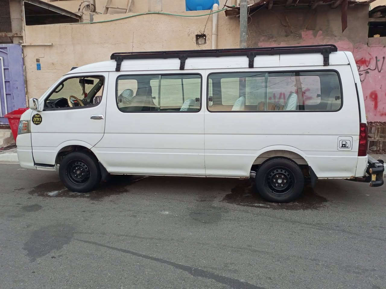 السلام عليكم كيا  H1 موديل2014 حرة من ضربية من هيئة من غرامة رقم جديد انكليزي السعر 75 مكينة محوره ستة اسنتتر بيها مجال  ***********
