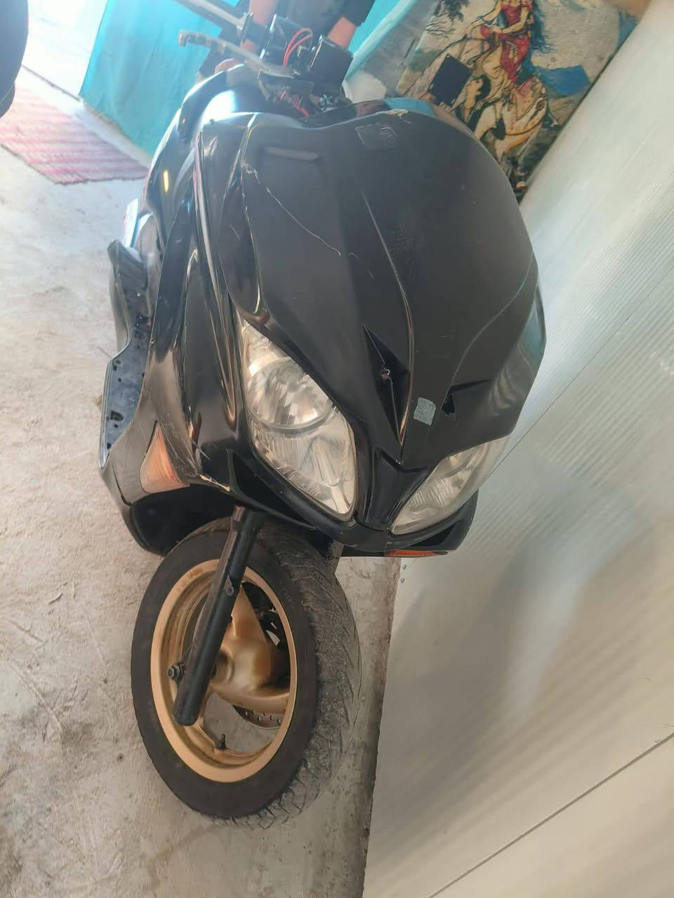 السلام عليكم فورزا 09 ابيع كوم حديد دراجه شغاله وتمشي ماكينه ناعمه كهربائيات كلها شغاله دراجه بيها نقص كفرات ***********
