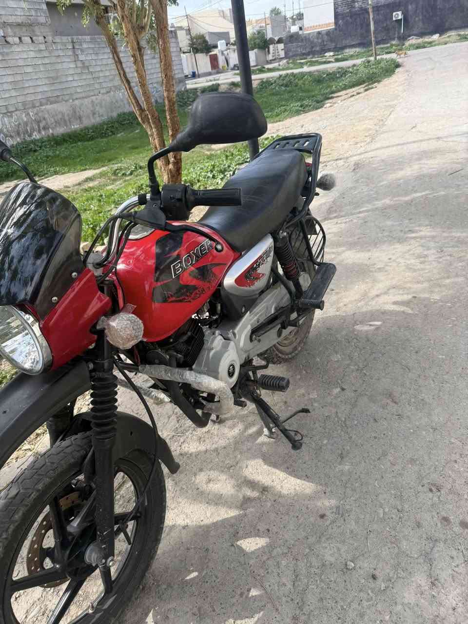 اسلام عليكم  شباب دراجه بوكسر ٢٣ مرقم بغداد سنويه ولوحات نكليزي دراجه جديده ع يدي مابيه نقص برغي اذا بيها عيب تاخذه بلاش مكاني ديالى  بعقوبه  الشراي  يتصل ***********
