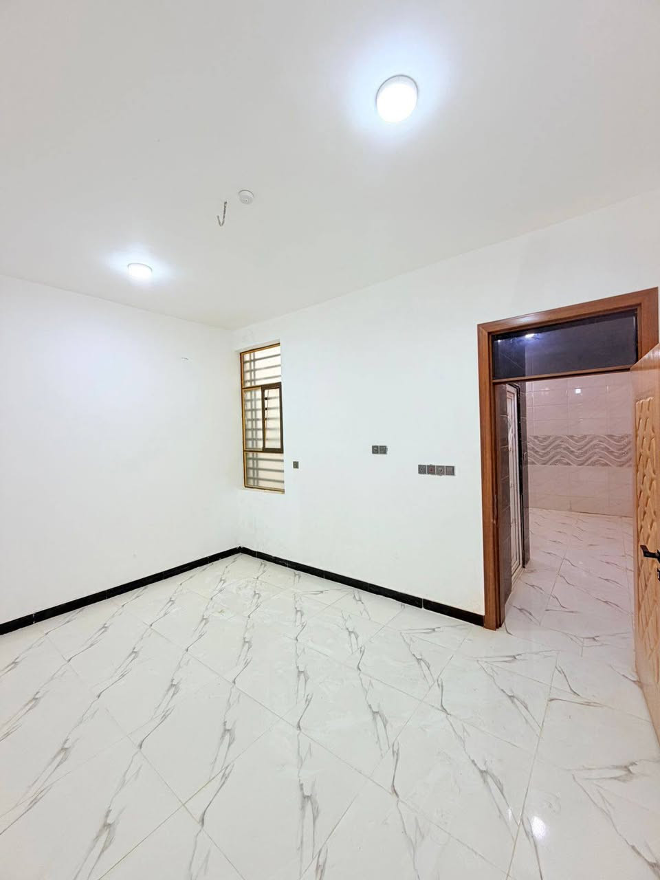 🏠 دار للبيع – النجف / حي ميسان (شارع الزوار قرب شارع 60)
📐 المساحة: 100م
💰 السعر: 40 مليون (قابل للتفاوض)
🏗️ البناء: طابوق جمهوري
🏠 السقف والأساس: صب كونكريت
🔹 التفاصيل:
🛏️ غرفة نوم
🛋️ صالة
🍽️ مطبخ
🪑 استقبال
🚿 صحيات
🔹 الخدمات:
💧 ماء
⚡ كهرباء
🚗 شارع 12 متر
🏫 مدارس قريبة
🌐 إنترنت ضوئي
🔌 خط مولدة
📜 الطابو: زراعي (إقرار محكمة)
📞 ***********
